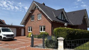 Hauptbild Großzügiges Einfamilienhaus mit Einliegerwohnung in naturnaher und ruhiger Lage in Stickenbüttel